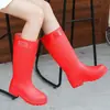 Botas de lluvia, zapatos impermeables estilo japonés, adecuados para todas las estaciones, altura hasta la pantorrilla, moldeados por inyección, para uso casual diario, estilo de bota alta de invierno, de moda, engrosados y duraderos
