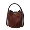Bolsa de balde de luxo leve de alta qualidade para mulheres, novo modelo 2026, bolsa de mão com acabamento fosco, versátil para o trabalho, bolsa de ombro e transversal, moderna