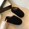 Pantuflas Esponjosas para Mujer Calzado de Exterior Invierno Bonitas Punta Cerrada Calidez para el Hogar Terciopelo Plus Suela Gruesa 2026 Nuevo Estilo Enorme Pantuflas de Algodón que Aumentan la Altura