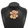 12277 Collar con Colgante de Flor Plisada Tridimensional con Borde Negro de Goteo de Aceite Exagerado Europeo y Americano Diseño Retro ZA Collar Apilado