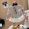 Camiseta Listrada de Manga Longa para Meninas Estilo Primavera e Outono Versão Coreana Patchwork de Renda Top Falso Duas Peças para Bebês e Crianças Camisa Camada Base Classe A