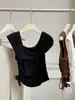 Camiseta Estilosa e Atraente de Manga Curta Torcida Fora do Ombro para Mulheres, Top Chic e Deslumbrante de Verão Slim-Fit que Marca a Cintura