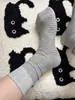 Estos calcetines retro de rayas finas son realmente perfectos para otoño e invierno~ Irradian un ambiente totalmente vintage y relajado~ Calcetines de media pantorrilla para mujer