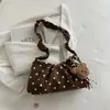 Bolso de lunares 2026 nuevo otoño e invierno gamuza felpa moderno bandolera de axila tacto de alta gama para ir al trabajo bandolera única retro bolsa esmerilada