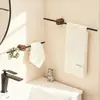 Toallero de una barra de nogal, estilo vintage, montado en la pared sin taladro, estante de almacenamiento de toallas de alta gama para baño