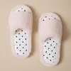 Chinelos de algodão com bolinhas para meninas da Amazon, chinelos de casa internos de inverno para mulheres, cor contrastante, chinelos de pelúcia europeus e americanos para mulheres