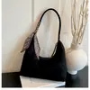 Nueva colección de bolsos de otoño e invierno: bolso de axila elegante, versátil y moderno, perfecto para el trabajo y los desplazamientos, bolso de hombro de gamuza para mujer