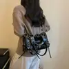 Bolso de almohada único estilo motocicleta para mujer, nuevo bolso cruzado simple de moda otoño 2026, bolso de hombro de gran capacidad para el día a día