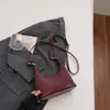 Bolsas Femininas Exclusivas e Modernas de Nicho Outono e Inverno 2025 Nova Moda Versátil Bolsa de Ombro Transversal Bolsa de Mão Bolsa de Bolinho