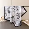 Lenço de Seda Imitação Estampado para Férias na Praia, Xale de Alta Qualidade, Lenço de Pescoço Versátil, Lenço Quadrado Pequeno, Lenço de Cabeça, Lenço Feminino