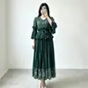 Ropa transfronteriza europea y americana para mujer: Vestido Issey Miyake para mujer, primavera y otoño, con diseño único, estampado texturizado, patchwork y falda plisada con cinturón de corbata
