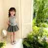 Conjunto Doce de Verão para Bebê Coreano 2026 Novo Estilo Conjunto de Top Colete com Laço e Saia Floral Xadrez para Meninas