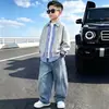 Roupa de outono moderna e estilosa para meninos, nova coleção 2026, streetwear legal e da moda para meninos mais velhos, roupas de outono com design de peça falsa dupla