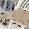 Leen Ropa InfantilDiseño Original Otoño-Invierno Conjunto de Trench Coat Khaki con Encaje y Leggings Estampados con Letras Color Café para Niñas