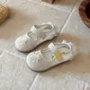 Sapatos Princesa de Malha Respirável para Meninas 2026 Verão Novo Mocassins Prateados Infantis Sapato de Couro Macio Antiderrapante para Menina Pequena