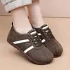 Zapatos de Entrenamiento Alemanes de Terciopelo Plus para Mujer 2026 Invierno Nuevo Estilo Zapatos de Tela Old Beijing Suela Suave Cómoda Casual Retro Versátil Zapatos de Algodón para Mujer