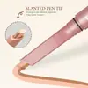 El Lápiz Iluminador Dual para Debajo de los Ojos SUAKE ilumina y contornea para crear un realce natural en la zona de debajo de los ojos.