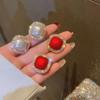 2023 Nova Moda Brincos Vermelhos de Pérola Cravejados de Diamante Femininos Luxo Leve de Ponta Nicho Brincos Elegantes Joias para Orelha