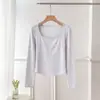 Camiseta blanca pura de corte regular para mujer, con escote cuadrado, cintura ajustada, efecto adelgazante, mangas largas y dobladillo curvo, un top blanco de capa interior de moda