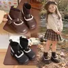 Botas Meia Estica Novas Outono/Inverno 2026 para Meninas com Forro de Lã para Aquecimento, Acabamento em Renda Retrô, Botas Mary Jane de Couro, Sola Macia, Bom
