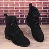 Coleção Outono/Inverno 2026: Botas curtas estilo europeu e americano, camurça, bico redondo, com cadarço, salto quadrado, botas estilo Martin, disponíveis em tamanhos grandes para vendas transfronteiriças, botas curtas femininas