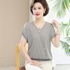 Camiseta de manga corta de seda de hielo, nueva camiseta de verano para madres, cuello en V, estilo occidental, suéter fino, ropa adelgazante para mujeres de mediana edad y mayores.