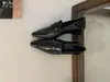 Sapatos de Couro Britânicos Quadrados Retro para Outono e Inverno de 2025 para Mulheres com Sensação de Design, Sapatos Mary Jane de Camurça com Aumento Interno de Altura