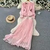 Conjunto de duas peças rosa suave estilo francês para mulheres, top justo de outono e saia plissada de cintura alta, conjunto elegante e moderno