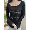 Camiseta Branca de Manga Longa Estilo Coreano Despojado com Letras Brancas Feminina de Verão Ombro a Ombro Solta Fina Blusa Protetora Solar Top Casual