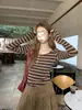 Elegante y única capa interior de botones, camiseta de manga larga a rayas vintage para mujer, adecuada para otoño e invierno, top ajustado para usar sola