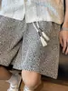 Shorts a Rayas Blancas y Negras con Estampado de Espiga Estilo Chanel para Hombre, Estilo Casual Holgado de Verano, Shorts de Longitud Media, Venta al por Mayor Transfronteriza de Comercio Exterior