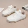Tênis de Skate Infantil 2026 Novo Velcro Retrô Treinamento Alemão Meninos Meninas Macio Academia Sola Versátil Casual Sapatos Brancos