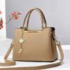 Bolsos para Mujer 2025 Nueva Moda Europea y Americana Bolsos de Mano para Mujer de Gran Capacidad Exportación Bolso Bandolera de Hombro con Bola de Pelo Dropshipping