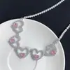 Brincos Versa Rosa Brilhante Pedra do Amor Designer Banhado a Ouro 18K Coração Rosa Daibi Zircônia Brilhante Brincos Elegantes de Irmã Real