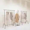 Estante de Exhibición para Tienda de Ropa Barra para Colgar Ropa de Pie Plata Cepillada de Acero Inoxidable con Ruedas Estante de Exhibición de Estantería para Tienda de Ropa de Mujer