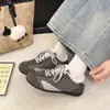 Zapatos casuales de cordones versátiles de suela plana estilo vintage para mujer, zapatillas de moda con patchwork de estampado de leopardo, zapatillas para correr estilo americano
