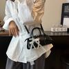 Bolsa Pequena Popular Estilo Coreano para Mulheres 2025 Novo Verão Design Nicho Bolsa Transversal Moderna e Elegante Bolsa Baguete Portátil