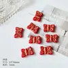 Miçangas de vidro tcheco vermelhas e pretas, penas de cor escura, coração, borboleta e pequenas flores, materiais DIY para pulseiras artesanais