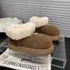 Botas de nieve de suela gruesa para mujer, nuevo estilo de invierno 2026, forradas de felpa, gamuza, caña baja, puntera ancha, sin cordones, cálidos y de algodón esponjoso