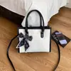 Bolso de Mano de Seda con Bloques de Color de Moda 2026 Invierno Nueva Moda Simple Versátil Elegante Bolso de Hombro Cruzado