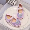 Zapatos de Cuero Pequeños de Moda de Color Sólido para Niñas 2026 Otoño Primavera Nuevo Estilo Mariposa con Pedrería Perla Princesa Zapatos de Cuero Individuales para Niña Pequeña
