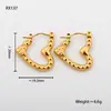 Atacado Transfronteiriço Brincos de Titânio com Coração Embossado Nicho Brincos para Mulheres Retro Europeu e Americano High-End Simples Brincos Banhados a 18K
