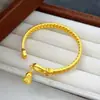 Pulseira Aberta Estilo Novo com Fecho de Paz Banhado a Ouro e Cuia de Dinheiro, Simbolizando Paz e Boa Sorte, com um Novo Design Retrô Estilo Chinês