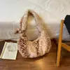 Bolsa de Pelúcia Feminina 2026 Novo Estilo Tendência Outono/Inverno Super Popular Bolsa de Ombro Único para Axila Fashion Versátil para o Dia a Dia Bolsa Meia-Lua