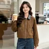 Jaqueta curta de camurça estilo retrô com gola de lapela, nova coleção outono 2026 feminina, moderna e versátil, casaco de estilo workwear com modelagem solta