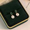 Pendientes de perlas naturales de agua dulce s925 con diseño de aguja de plata francesa, elegantes y elegantes, con circonitas verdes vintage.