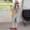 Conjunto de Camisetas de Manga Curta de Verão para Meninas 2026 Novo Estilo para Crianças Maiores, Conjunto Duas Peças de Shorts Jeans de Verão para Meninas