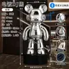 1 m Grande Ornamento de Chão Galvanizado Mochila de DJ Urso com Áudio Bluetooth ao Lado do Gabinete de TV da Sala Decoração de Villa