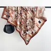 Bufanda de alta gama geométrica cuadrada europea y americana, bufanda de cuello fina impresa transpirable, accesorios de top tubular, pañuelo de seda, pañuelo cuadrado para mujer