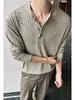 Camiseta de Manga Larga Henley Blanca cleanfiS para Hombre Otoño Estilo Hong Kong Ins Atuendo Sencillo Top de Peso Pesado Talla Grande